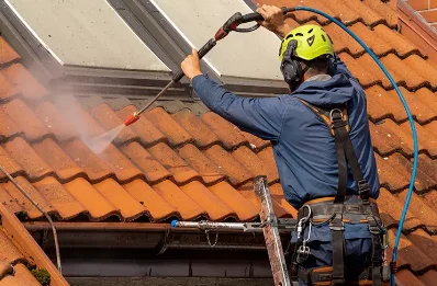Démoussage et hydrofuge de toiture à San-Martino-di-Lota